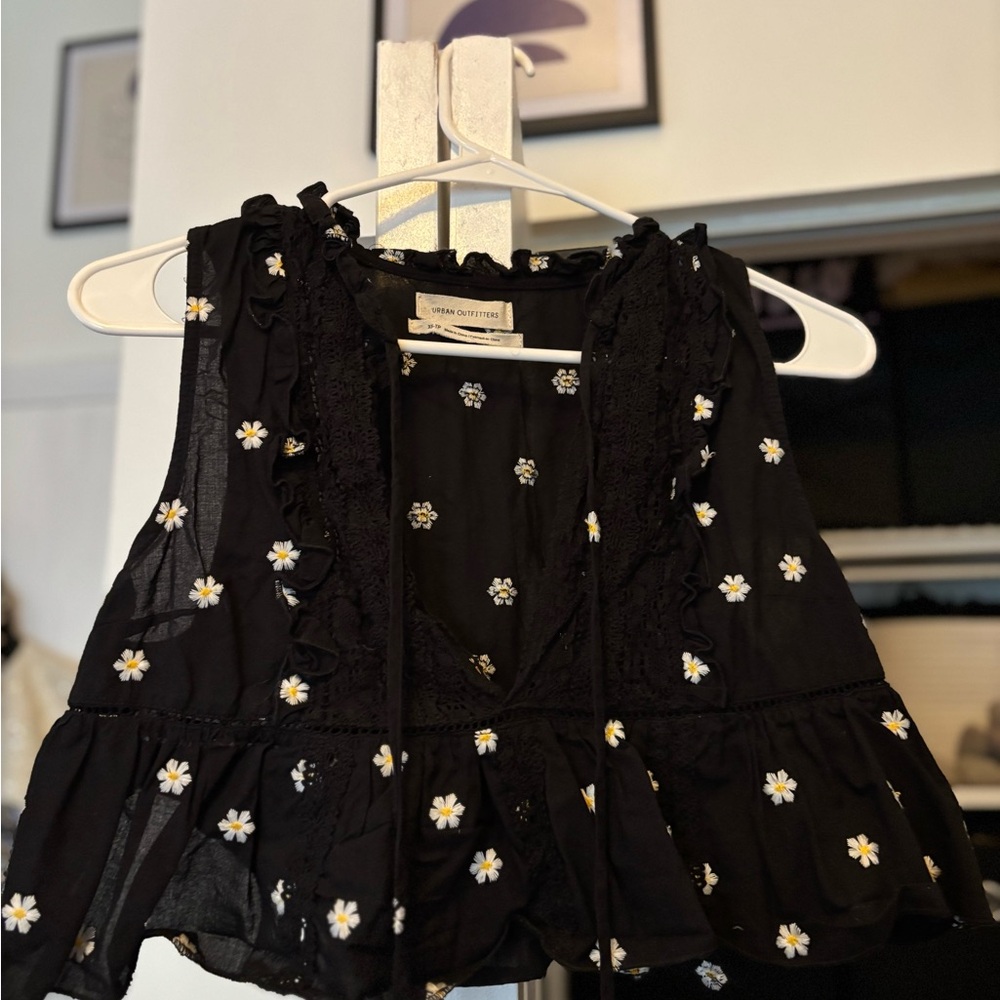 Black Floral Sleeveless Top - Picture 1 of 4